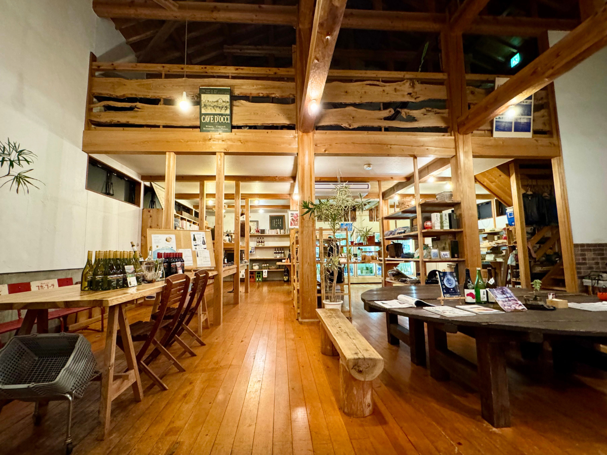 彩酒房 大野屋の店内