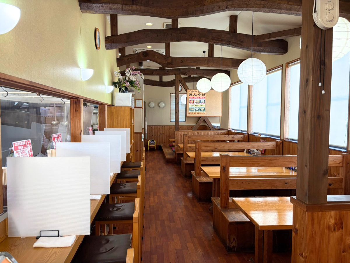 ラーメンハウスあおき富岡店の店内