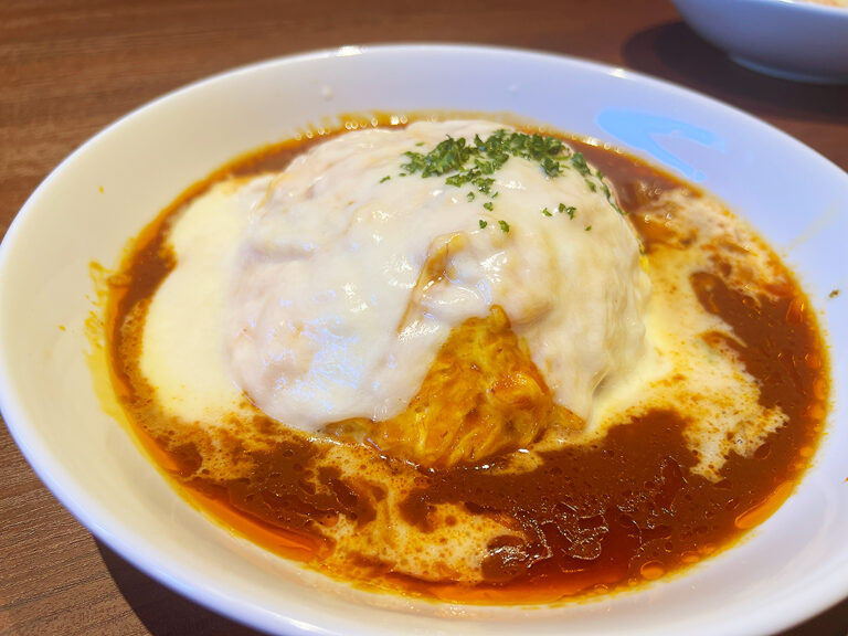 ベビーフェイスプラネッツ 新潟亀田店のチョモランマオムライス