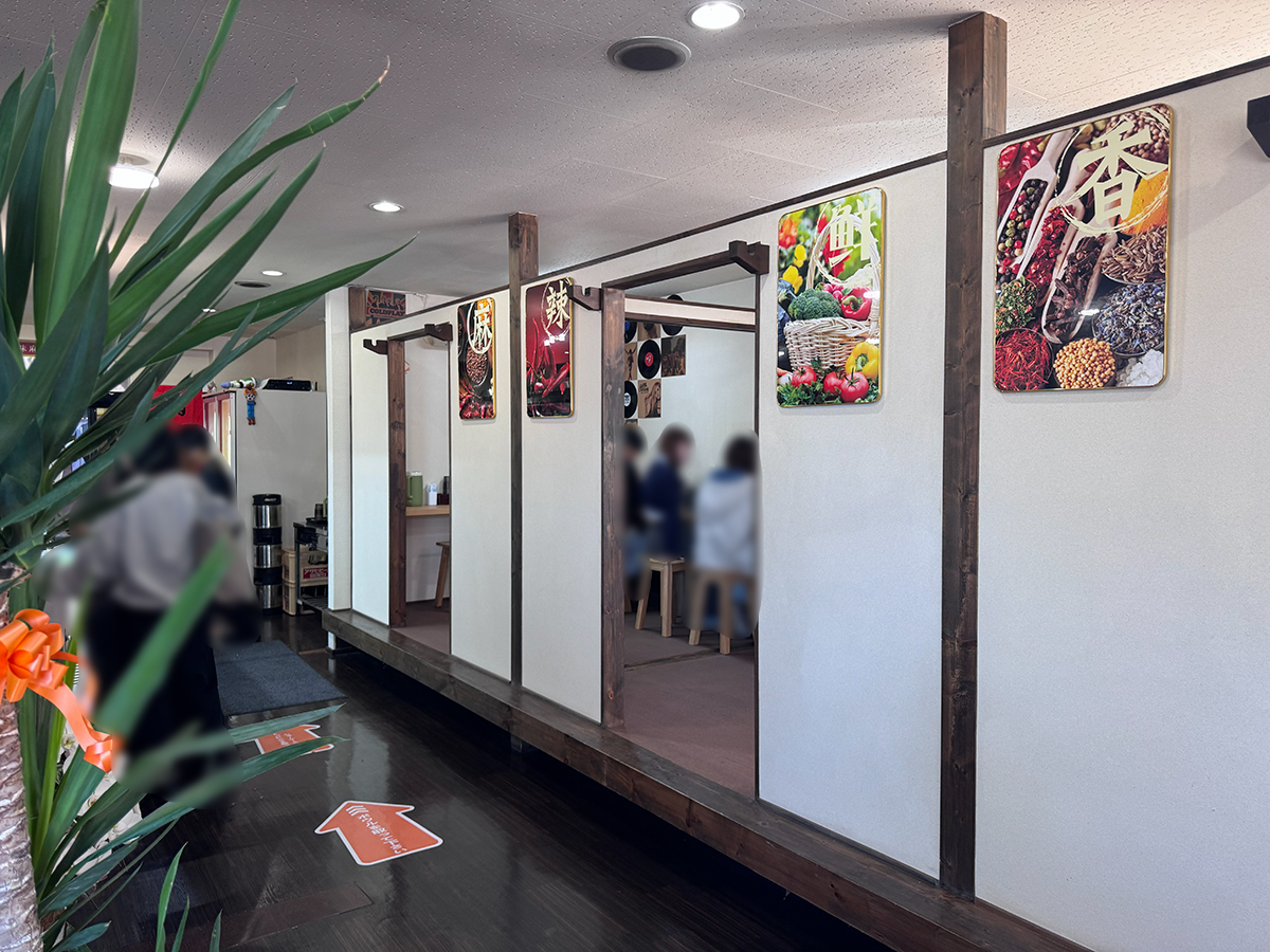 百味 麻辣燙の店内