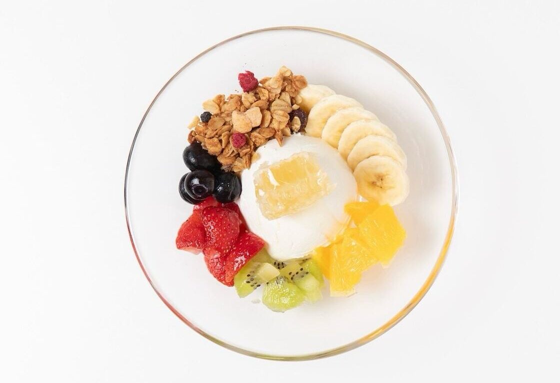 YOGI 新潟駅前店のフルーツプレートコムハニー