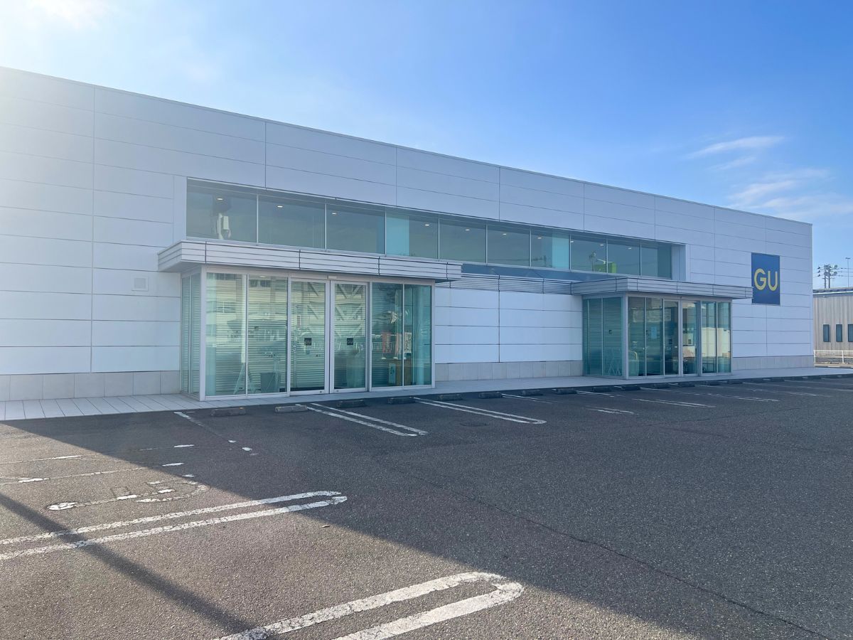 ジーユー亀田店の外観
