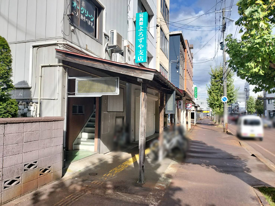 和食道 らく の場所