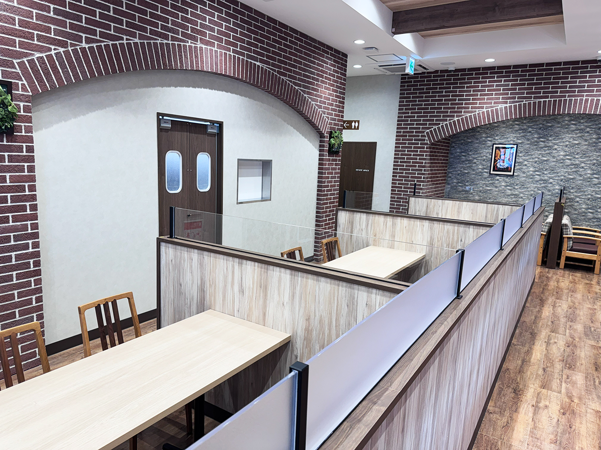 CAFE ECLA 長岡古正寺店の店内