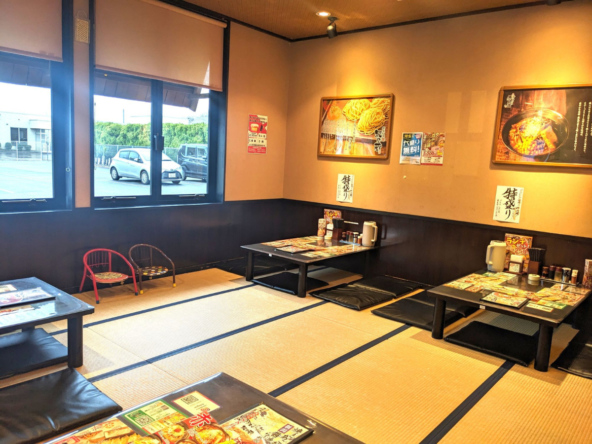 新潟らーめん 無尽蔵の店内