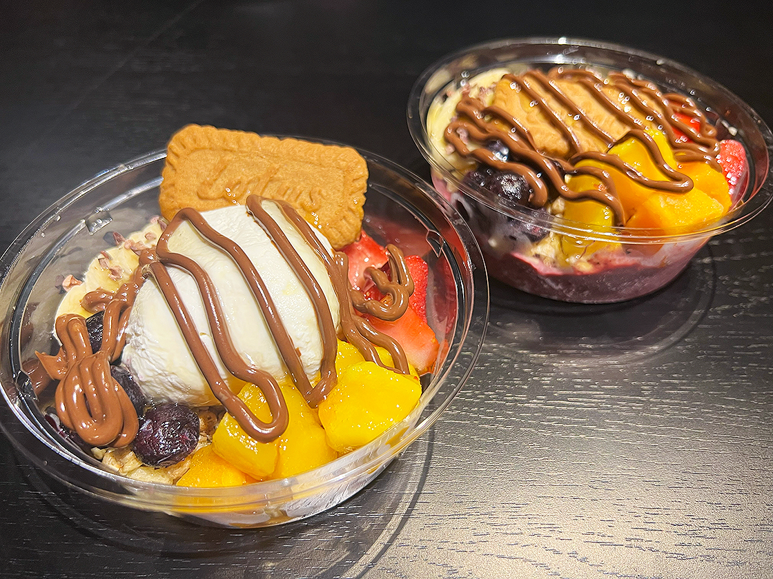 パクパクキッチンのアサイーボウルとグリークヨーグルト