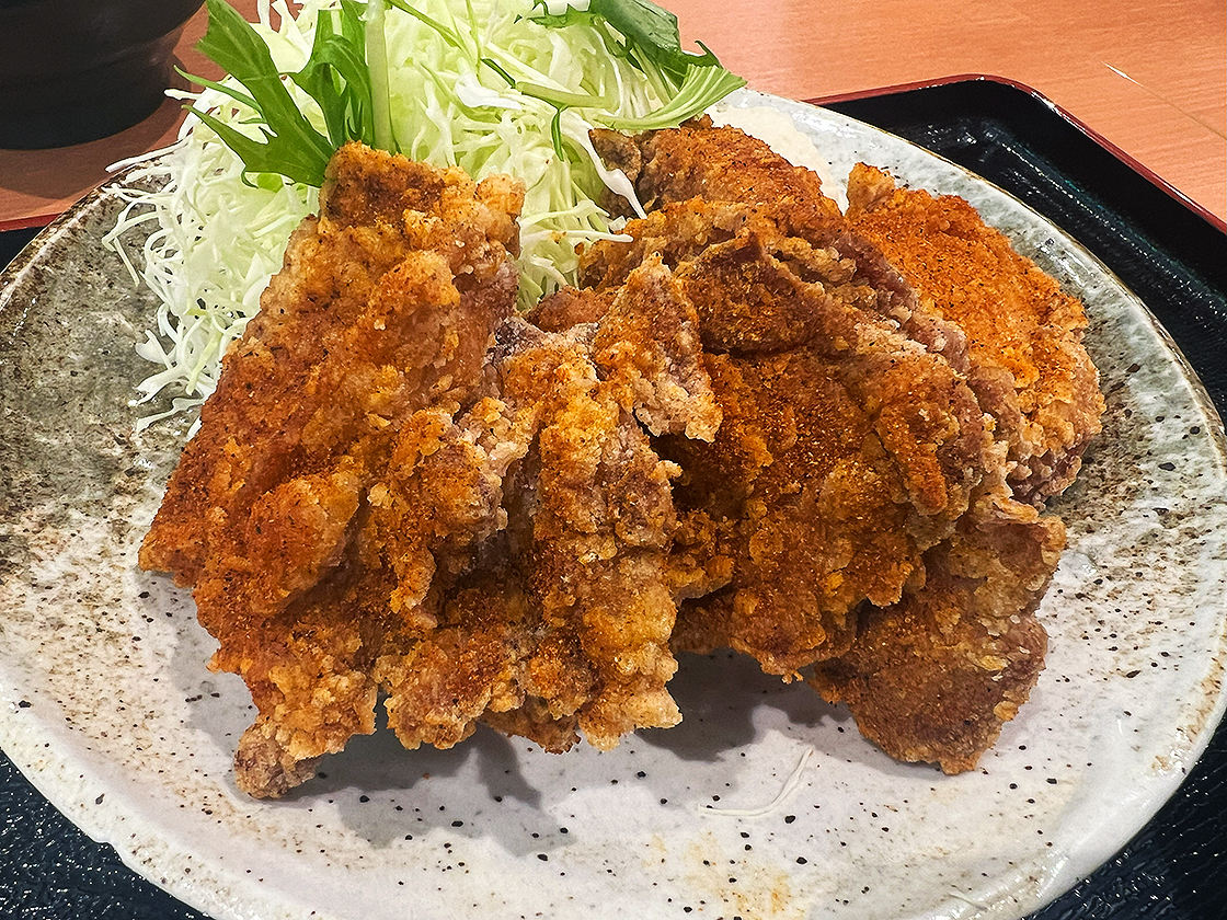 定食吉田屋 イオンモール新潟亀田インター店の唐揚げ定食レッド