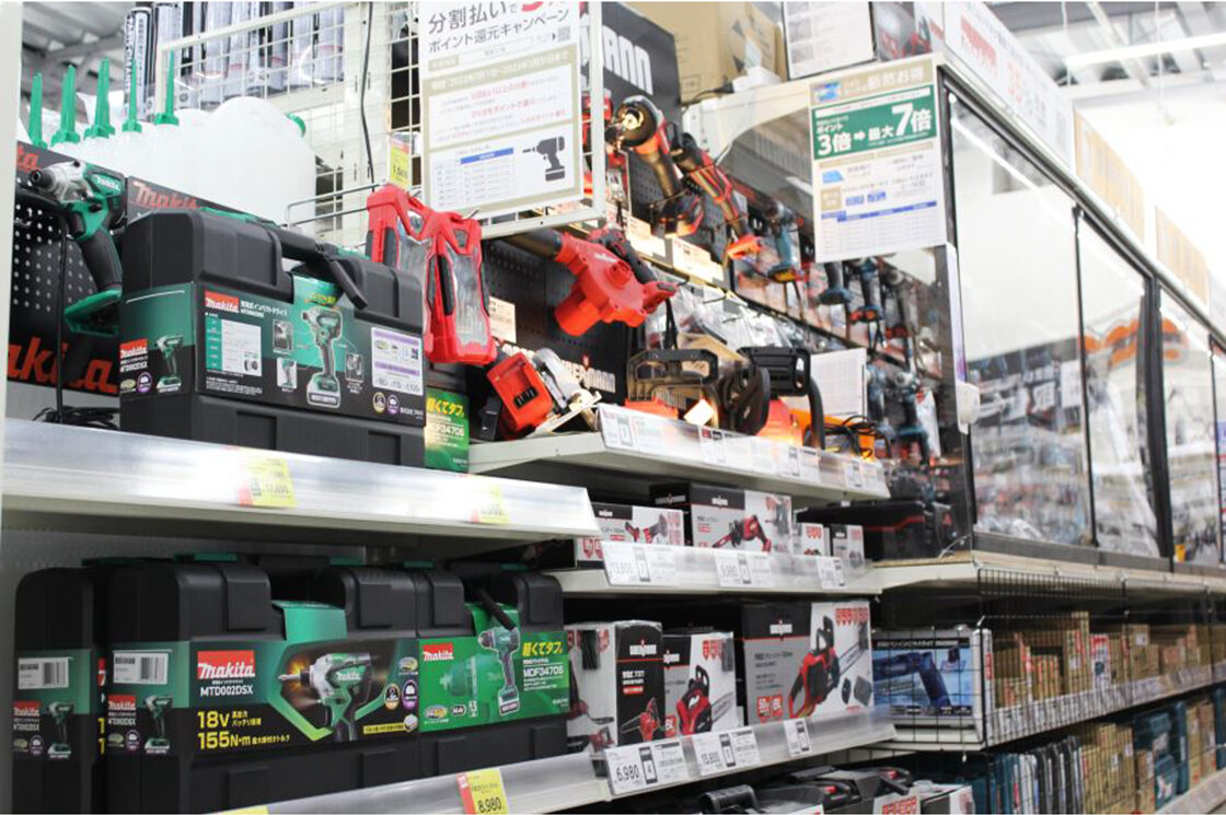 コメリハード&グリーン 中条店の店内