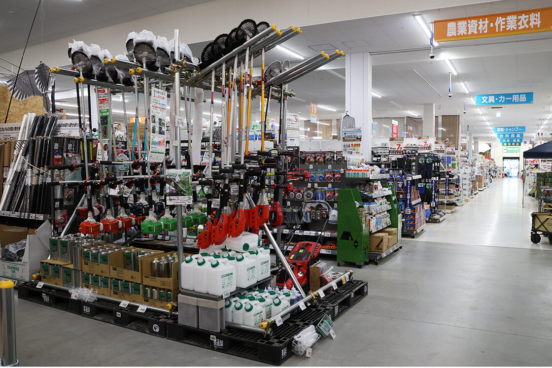 コメリハード&グリーン 中条店の店内