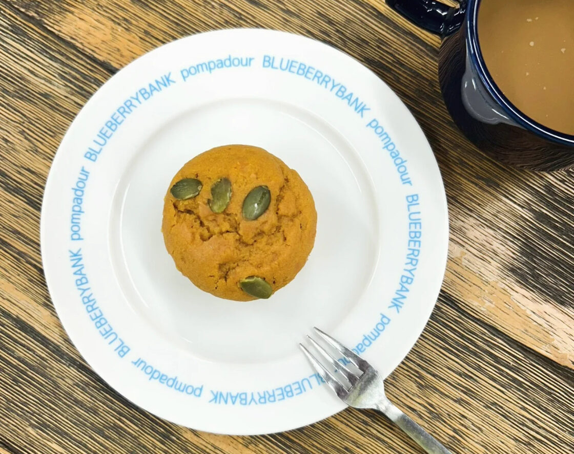 pompa dour／BLUE BERRY BANKのオリジナルプレート使用イメージ