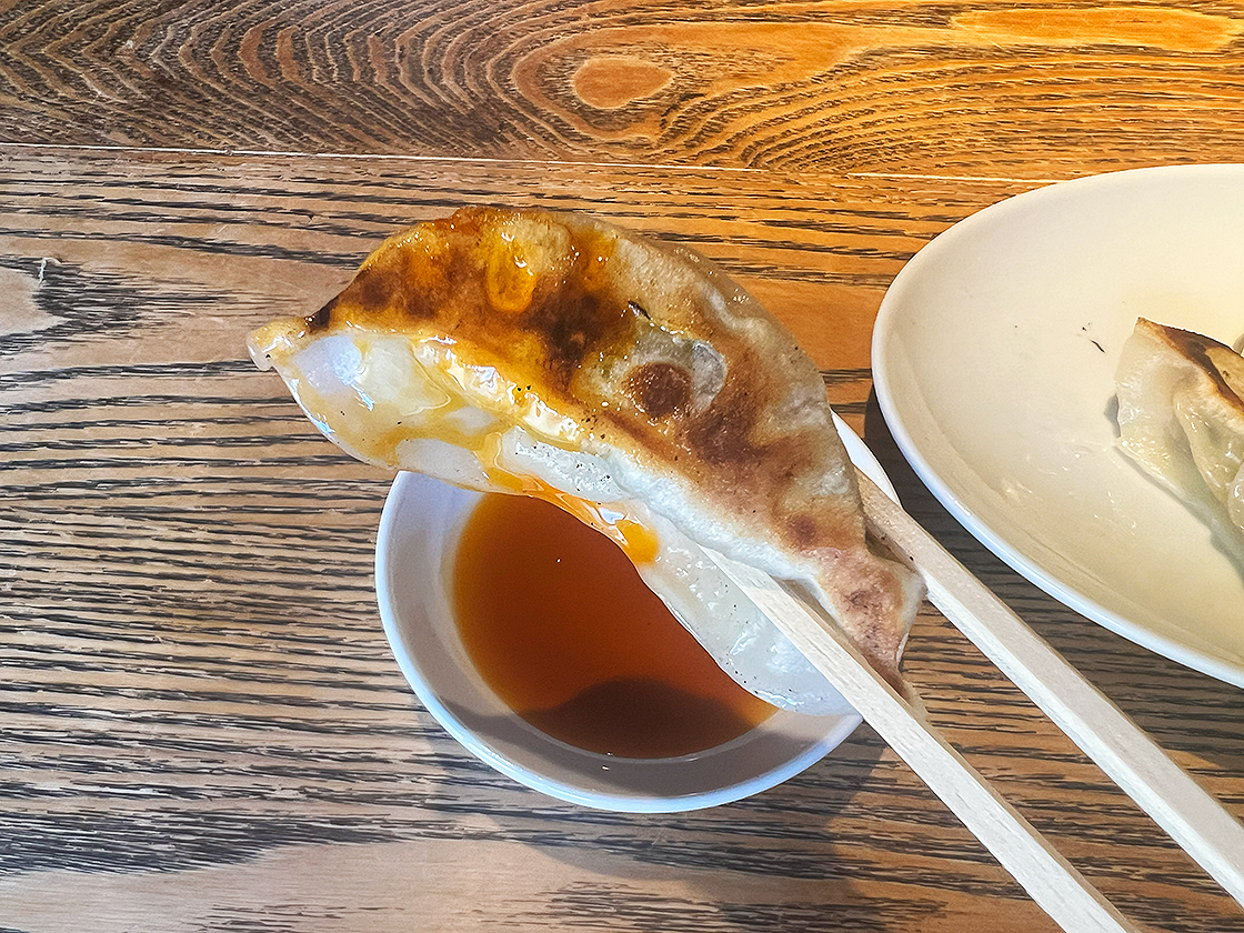 笑美寿と三椒の背脂生姜醤油餃子