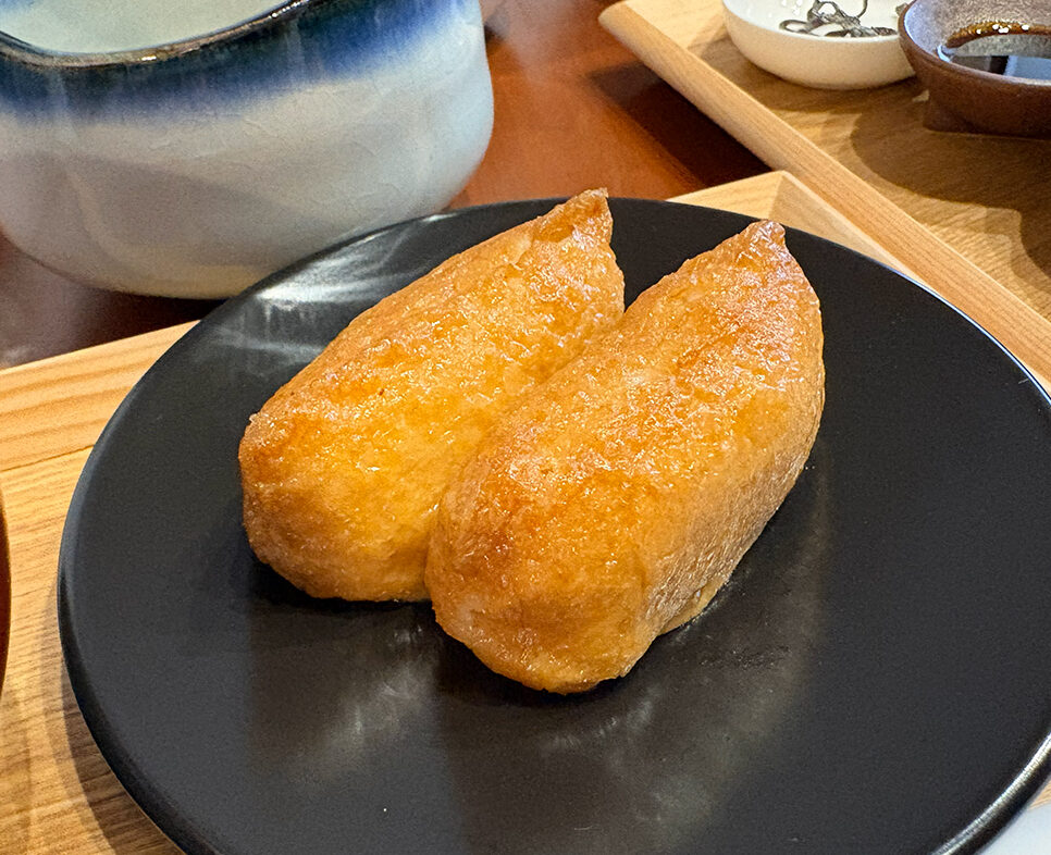 甘味処ふじ元のにゅうめんとおいなりさんのセット