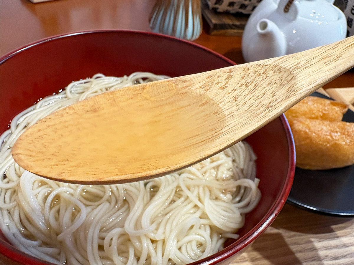 甘味処ふじ元のにゅうめんとおいなりさんのセット