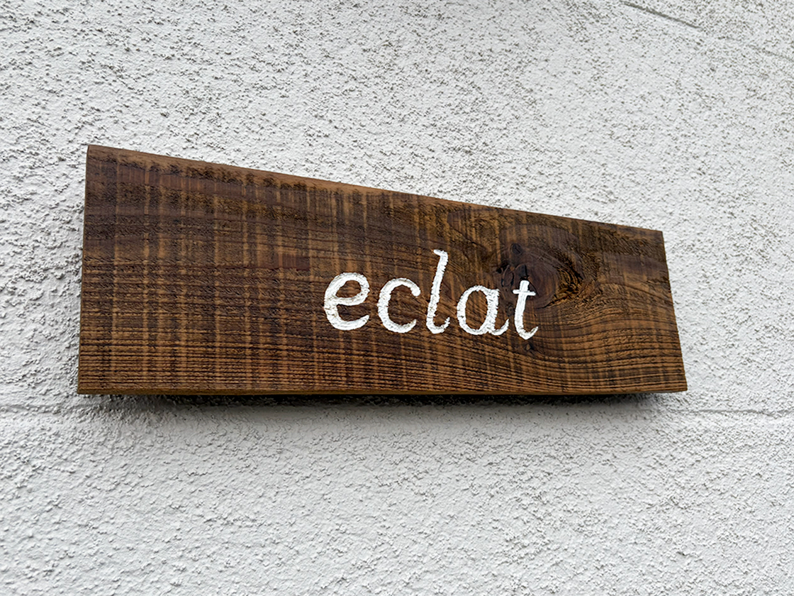 Patisserie éclatの看板