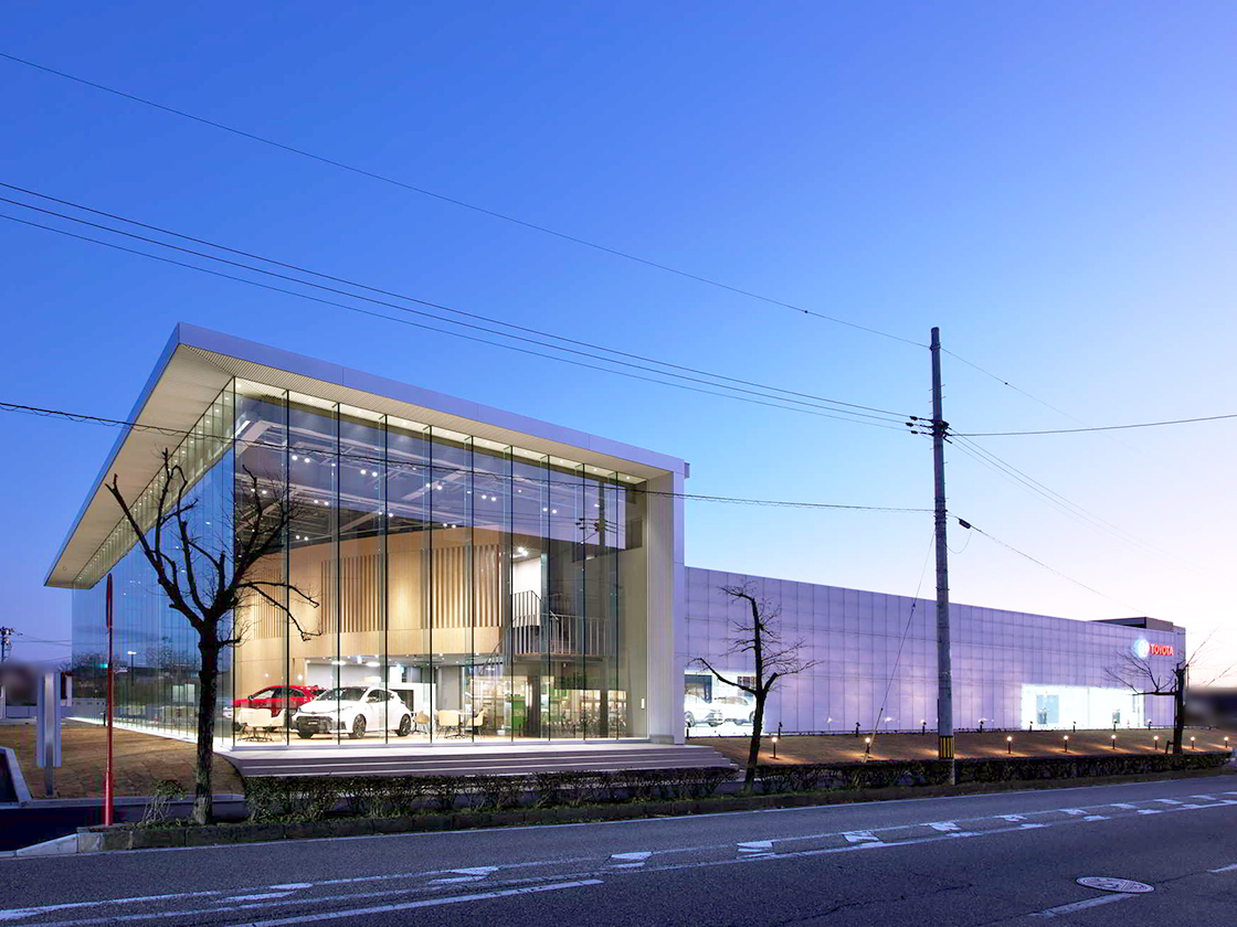 トヨタカローラ 青山フォーラム店の外観