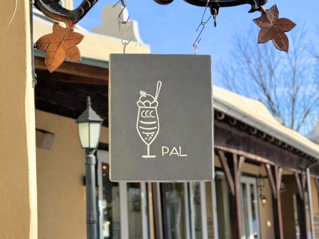 ごほうびパフェの店 PALの看板