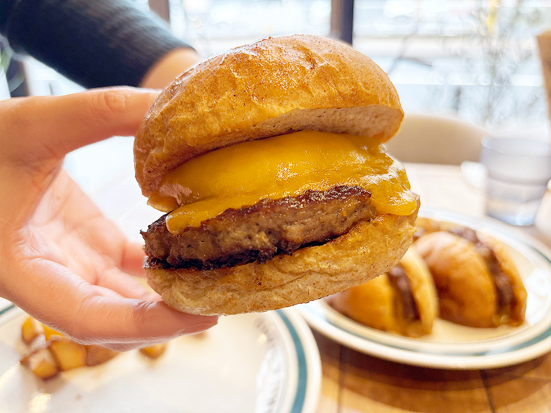 BRISKSTAND NIGATA　チーズバーガー