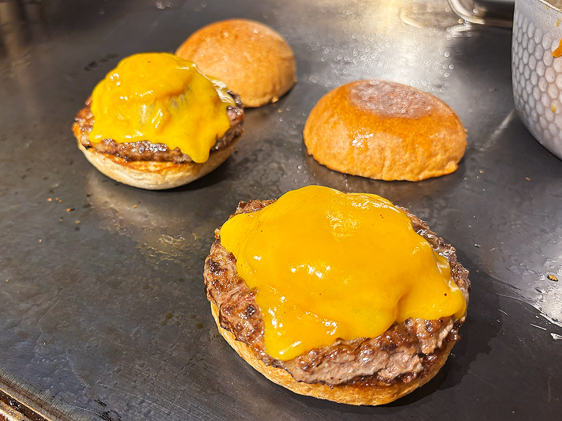 BRISKSTAND NIGATA　チーズバーガー