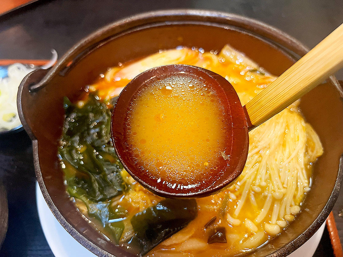 そばの山文 古町本店　赤鍋うどん