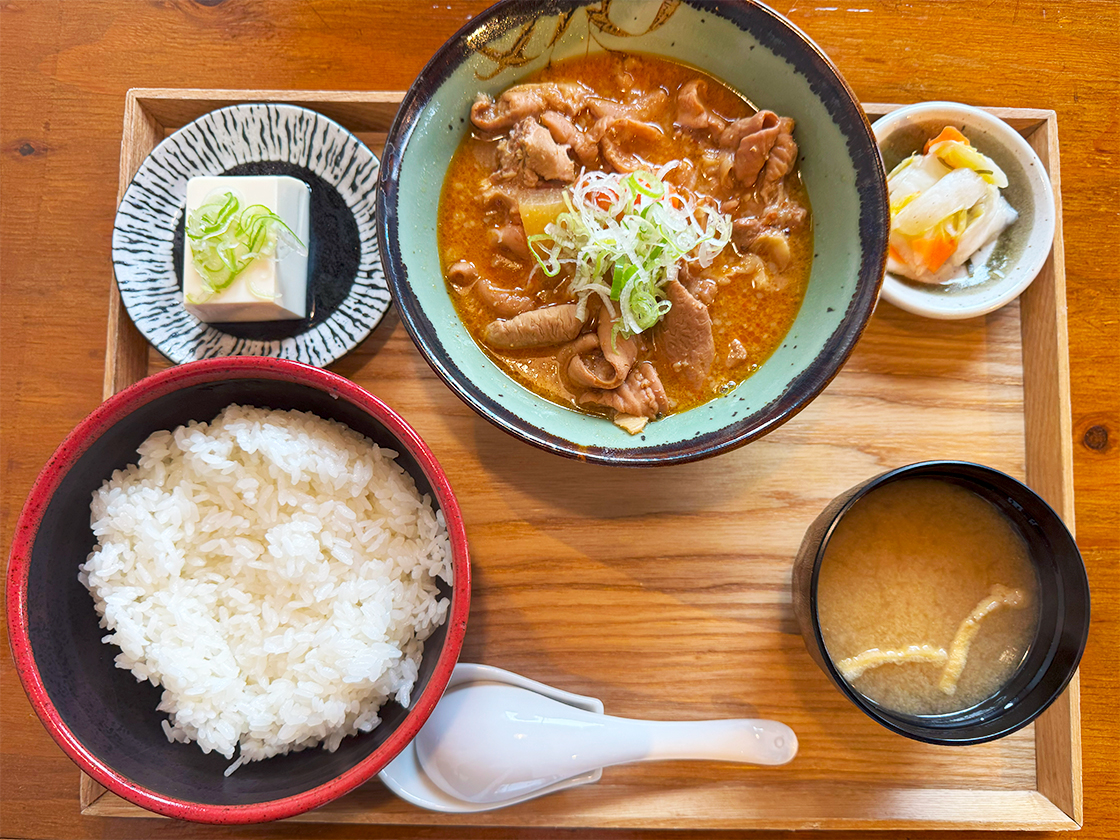 尾田ホルモン店のホルモン定食