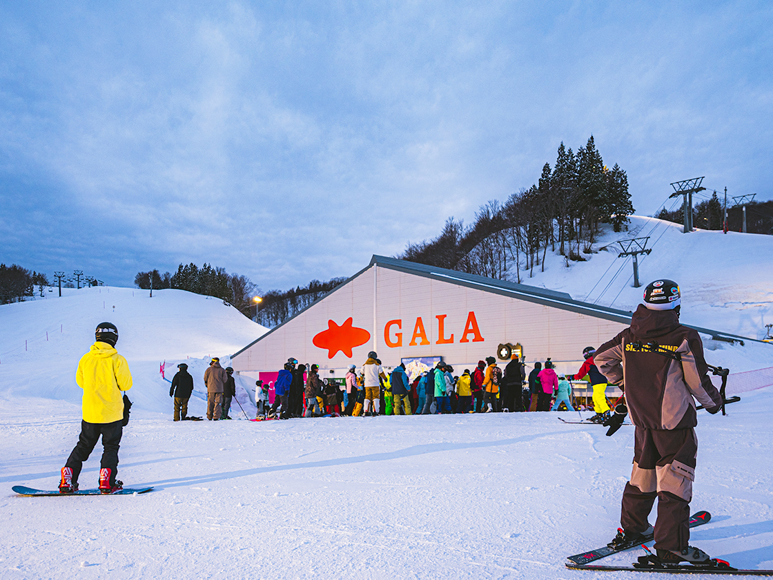 GALA湯沢スキー場冬花火