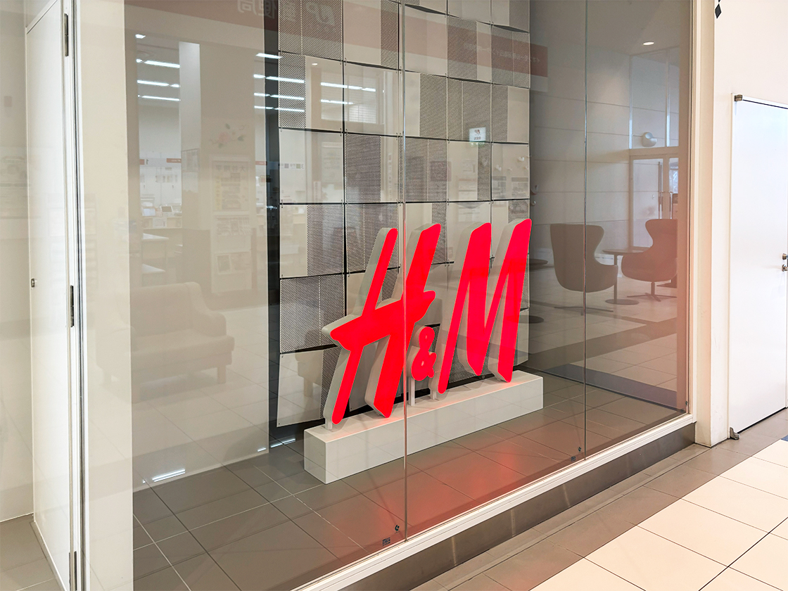 H&M イオンモール新潟亀田インター店のロゴ