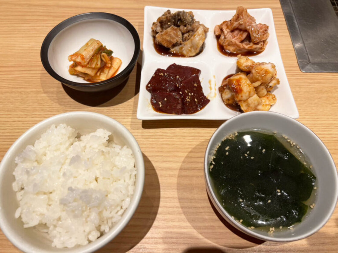 焼肉や善山のホルモン兄弟ランチ