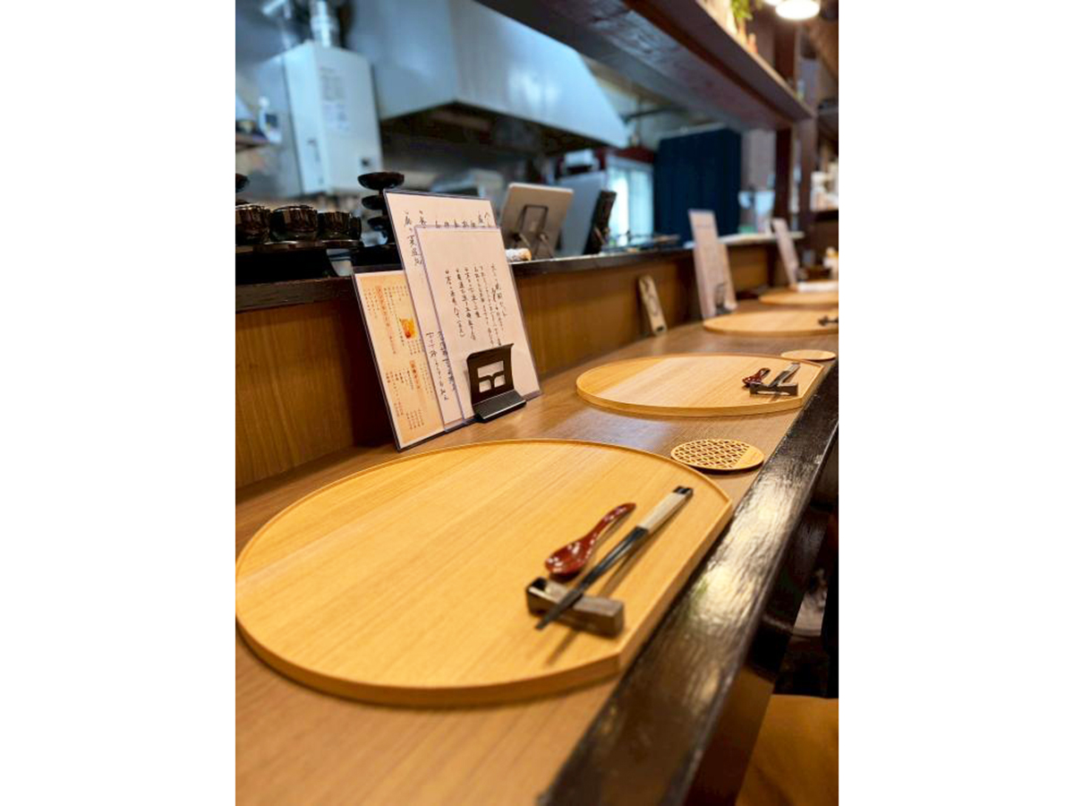 大人の酒と肴 縁り処 稀まぐれの店内