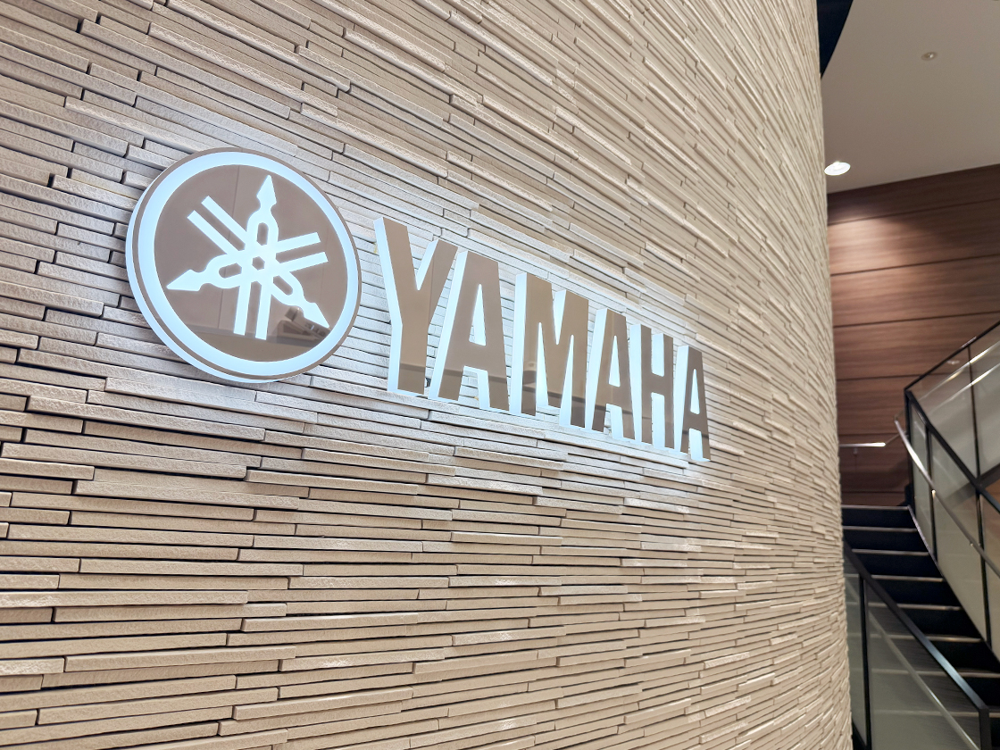 YAMAHA

