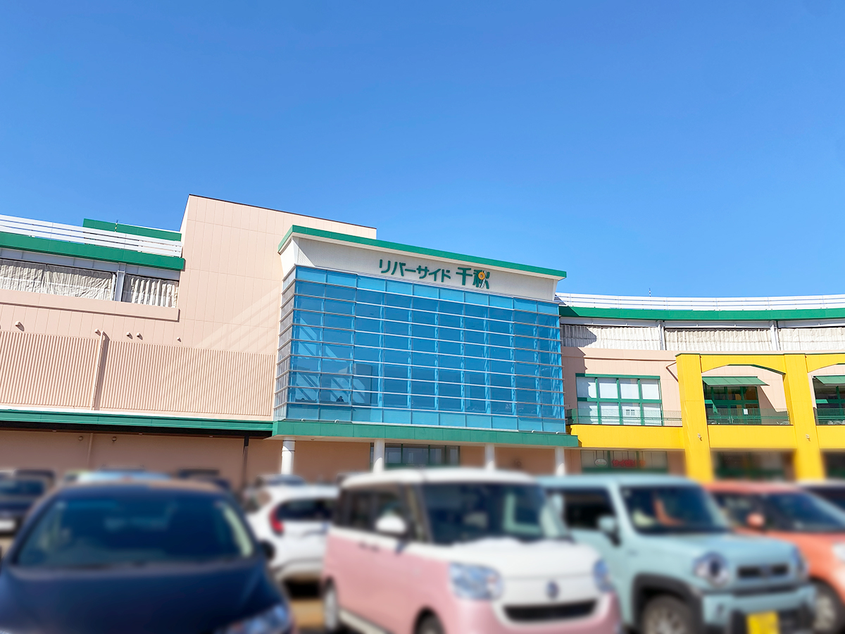 cos:mura リバーサイド千秋店の場所