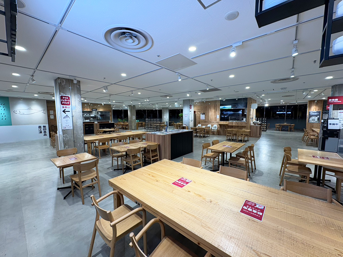 なおえつ良品食堂の店内