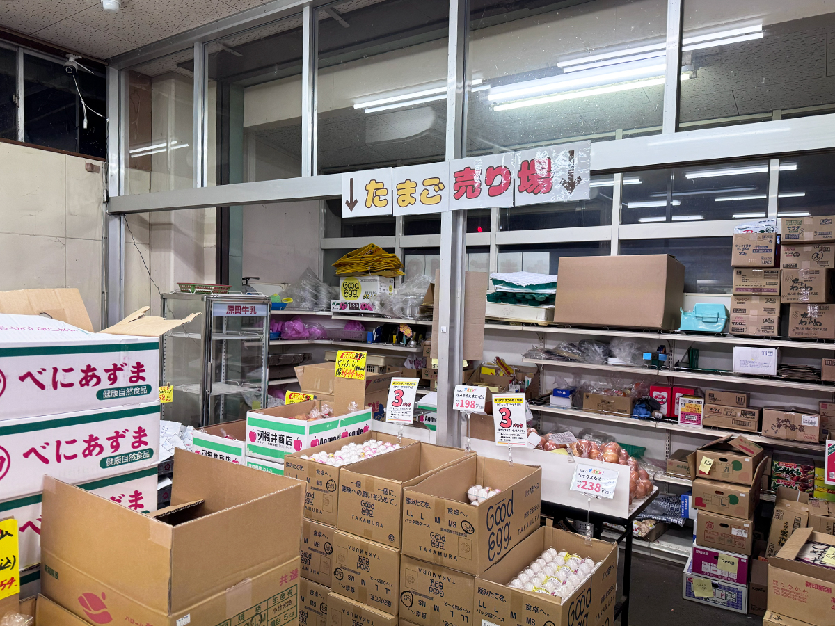 ハチトラ横越店の店内