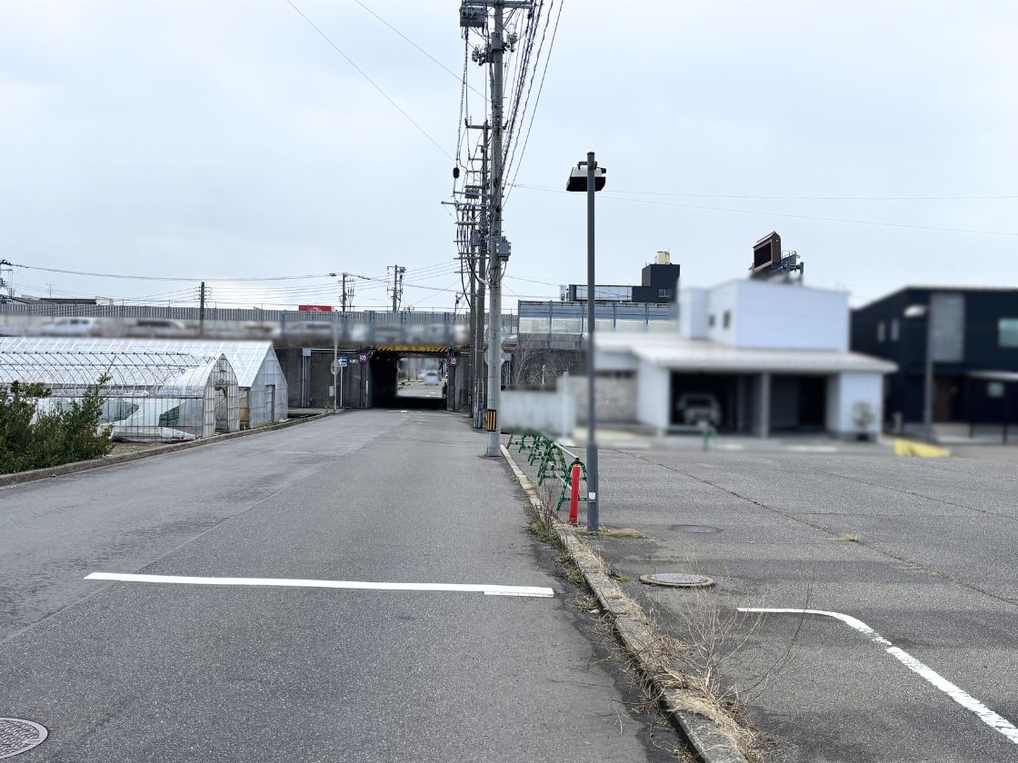 ハチトラ横越店の場所