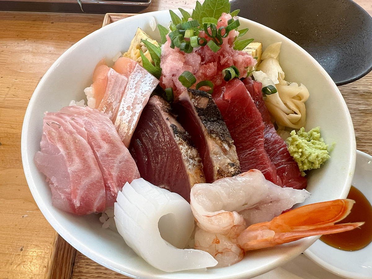 本鮪丼 なかばやしの海鮮丼
