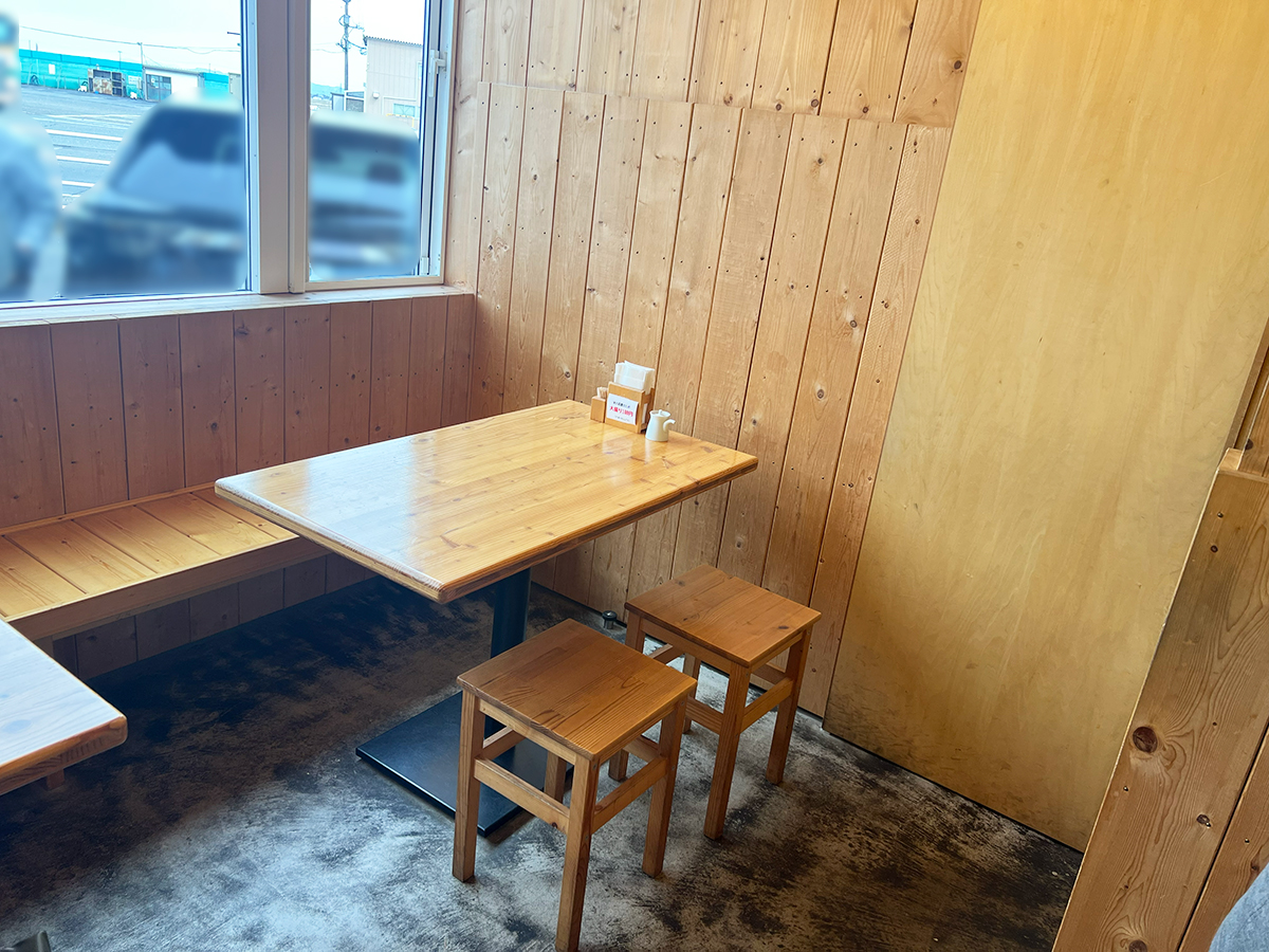 本鮪丼 なかばやしの店内