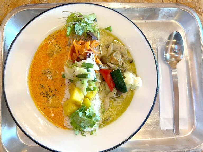 うめやんkitchen直売所のあいもりのっけもりカレー