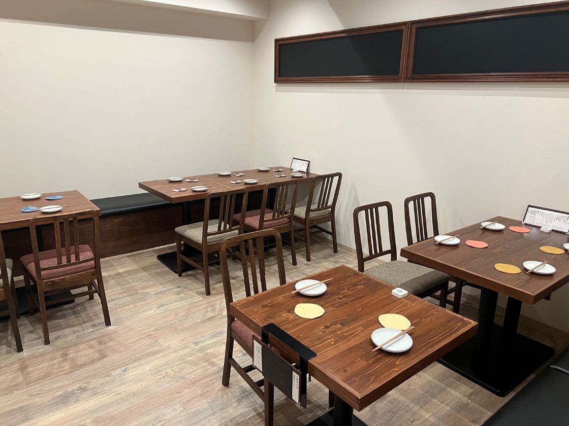 腹ぺこむっこの店内