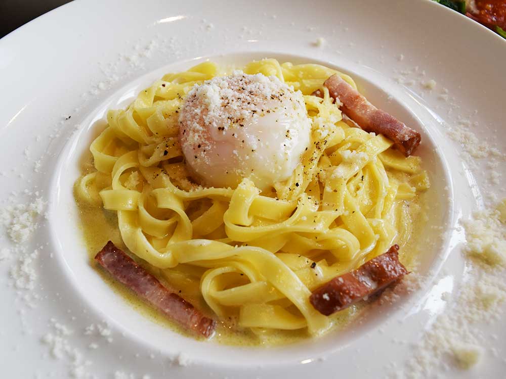 MR.&MRS.CAFE のトリュフ香るカルボナーラ