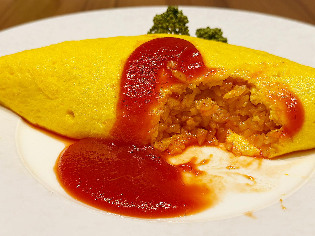 ビストロ＆カフェ六朝館　喫茶店のオムライス