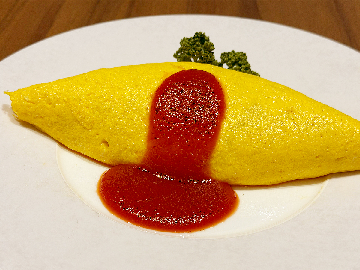 ビストロ＆カフェ六朝館　喫茶店のオムライス