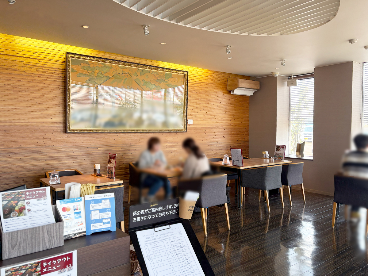 ビストロ＆カフェ六朝館　店内