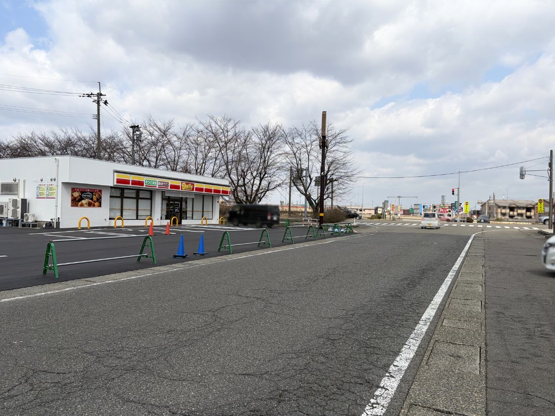デイリーヤマザキ 三条燕インター店の場所
