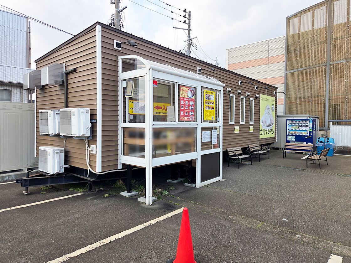 立川マシマシ 長岡店の外観