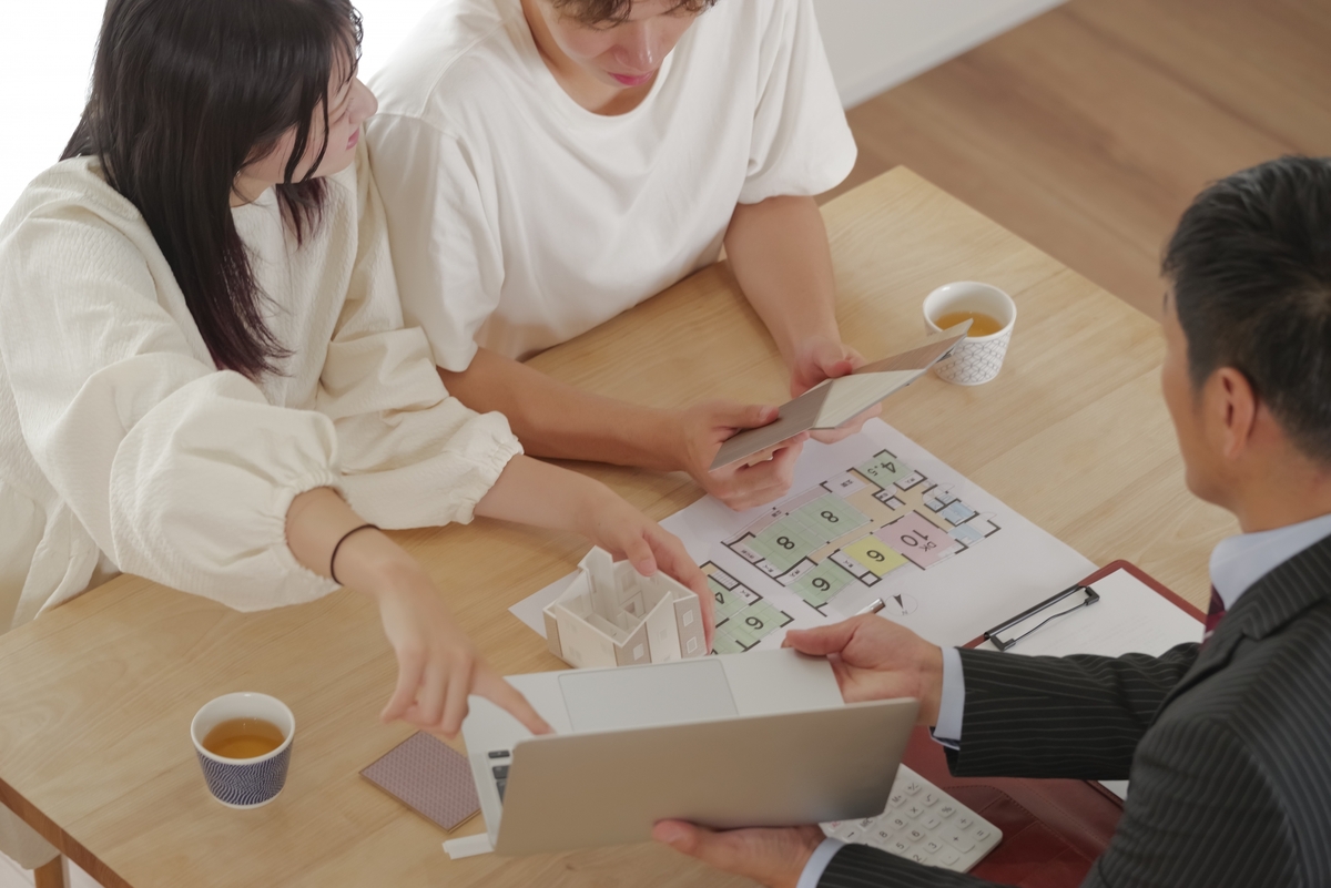 家づくりの相談をする人のイメージ