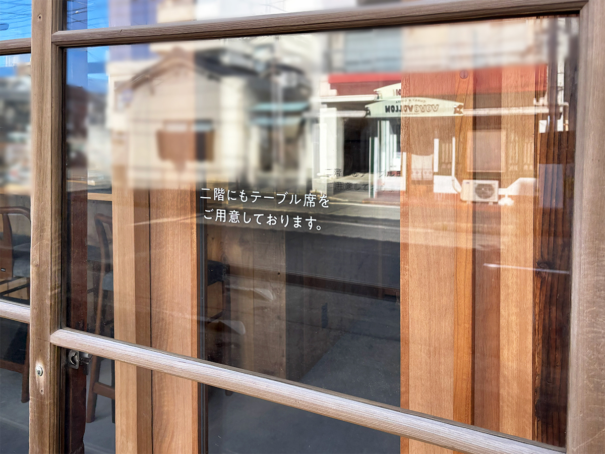 CAFE MADOのテーブル席について