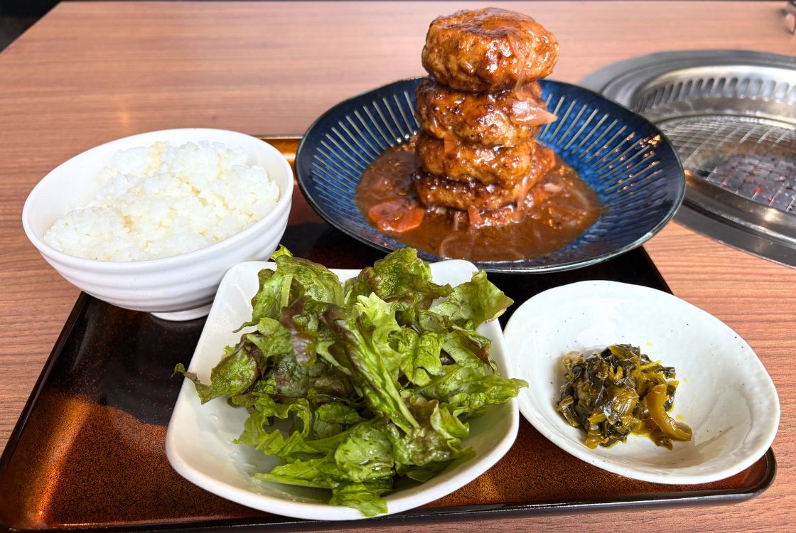 焼肉 肉の山の「黒毛和牛ハンバーグ60分食べ放題ランチ」