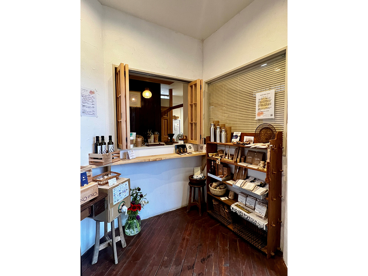 暮らしの喫茶 ひとひの店内