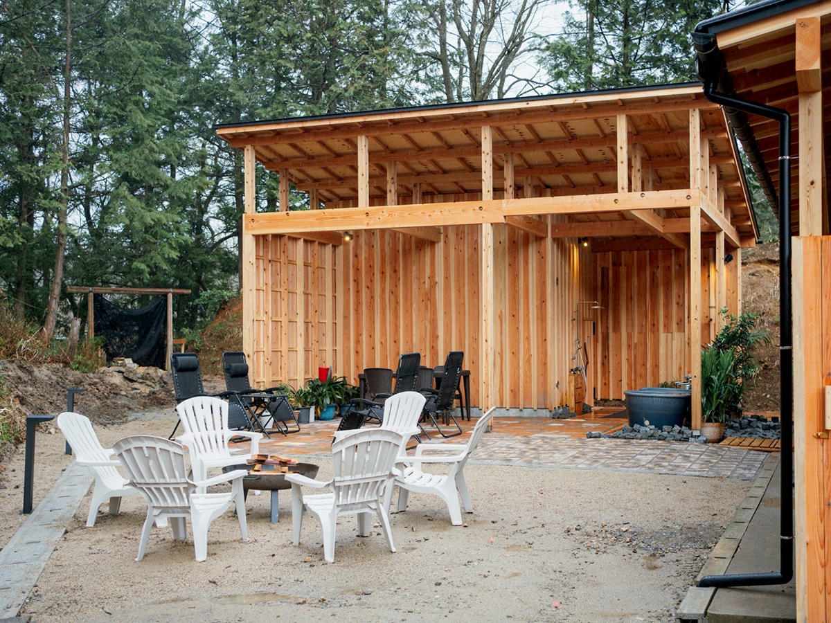月岡邸の外気浴スペース