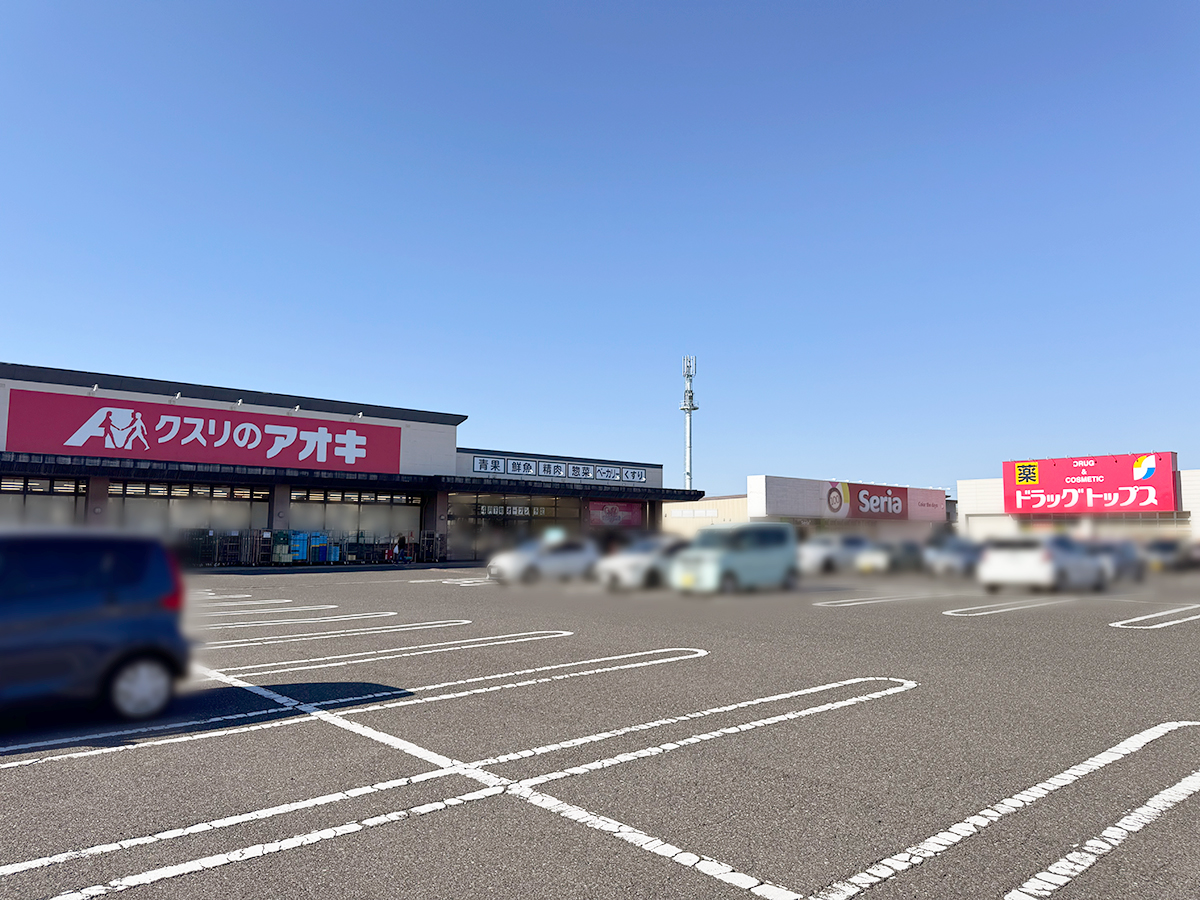 クスリのアオキ かめだ三條岡店の外観
