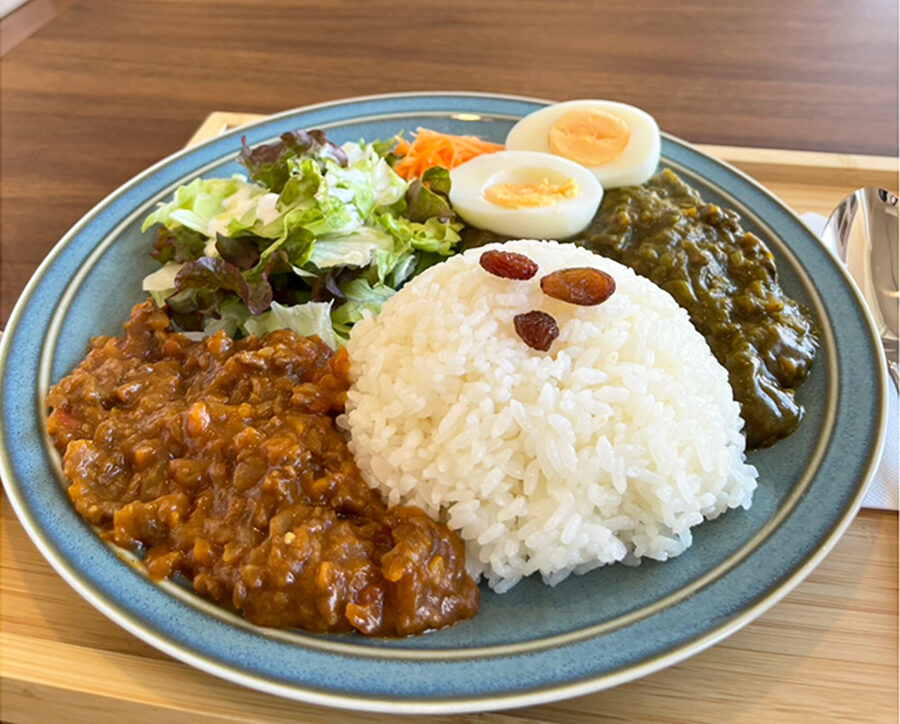 Cafe あんばすのトマトとほうれん草のキーマカレー